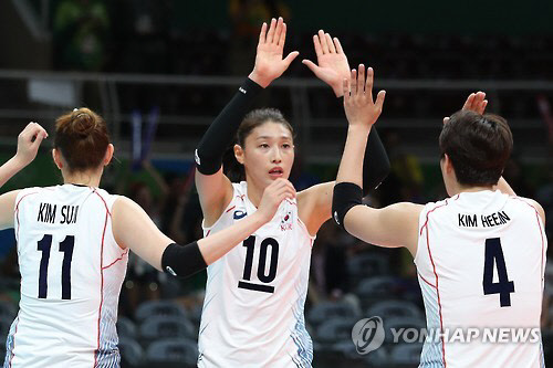 여자배구 국가대표팀 김연경(가운데)과 김수지, 김희진[연합뉴스 자료사진]